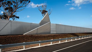 More than 65,000 lineal metres of deeply ribbed steel noise wall panels are providing a colourful visual identity for Deer Park Bypass, Western Melbourne.